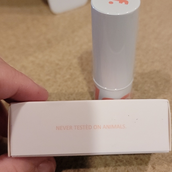 Floss Beauty The Concierge Cheek & Lip Tint - Picture 3 of 6